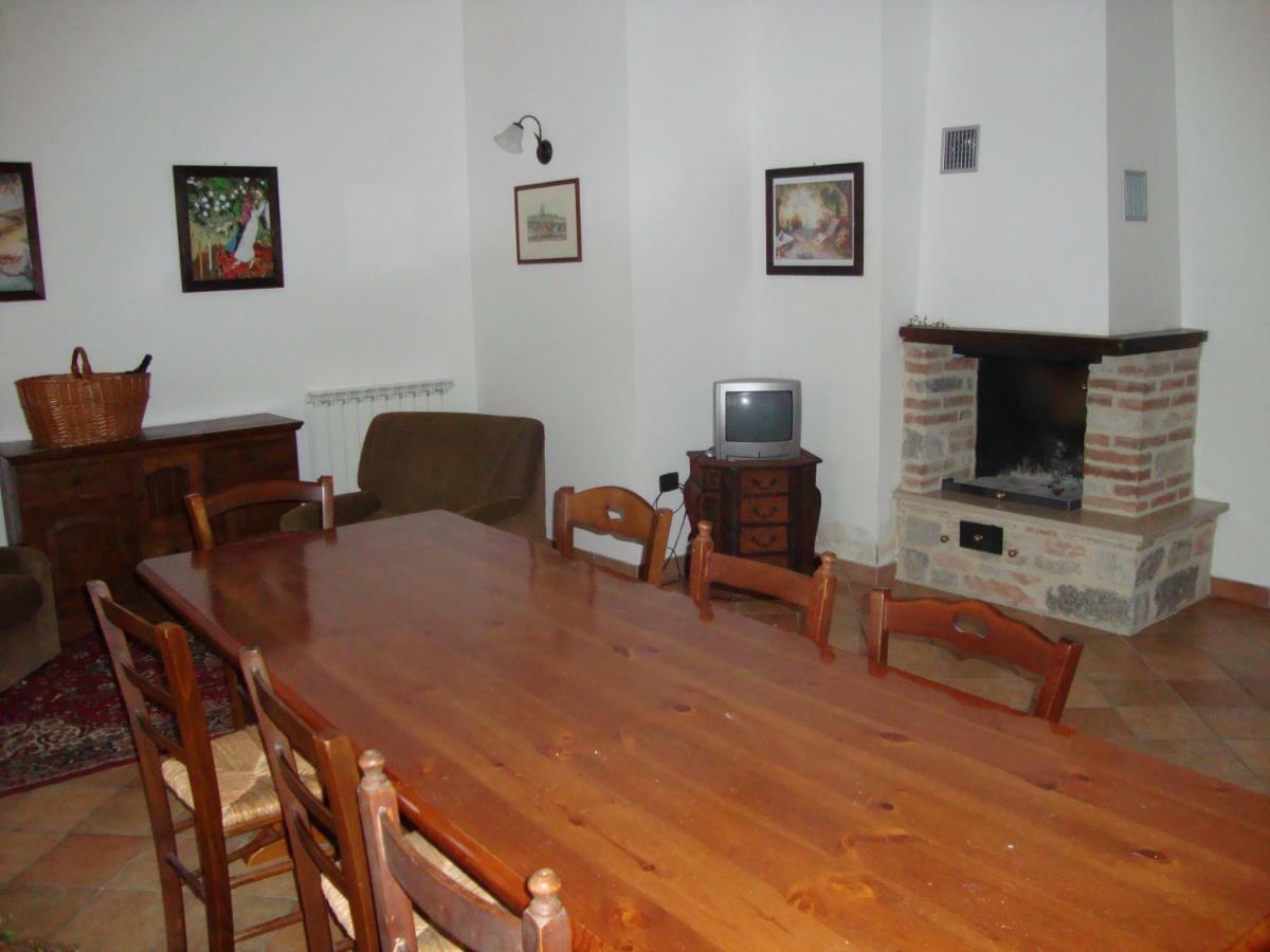 Вилла Residenza Le Querce Trilocale Fossato di Vico Экстерьер фото
